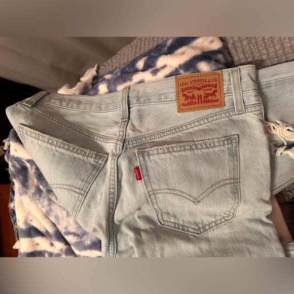 Women’s Levi Low Pro Straight Jeans - Picture 3 of 3